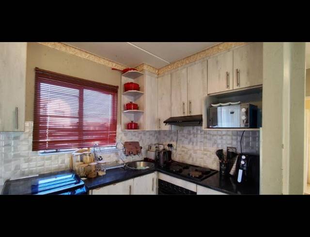 2 BEDROOM APARTMENT FOR SALE IN KLIPPOORTJIE